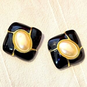 KJL EARRINGS Women Enamel Kenneth Jay Lane Clip On Faux Pearl Square Black 0631